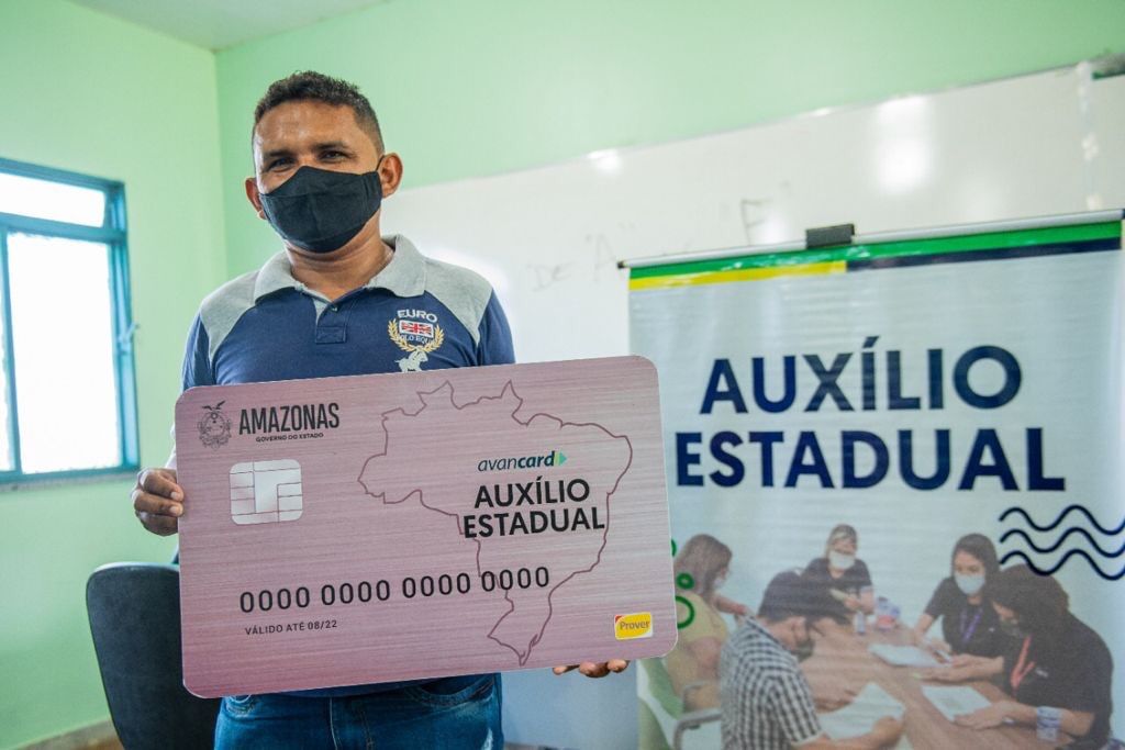 Governo Do Amazonas Entregou Mais De 1 3 Mil Cartões Do Auxílio Estadual Para Trabalhadores Da