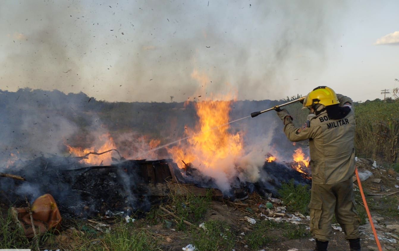 Em 45 dias de missão, Operações Aceiro e Céu Limpo já combateram 1.454 focos de incêndio no Amazonas