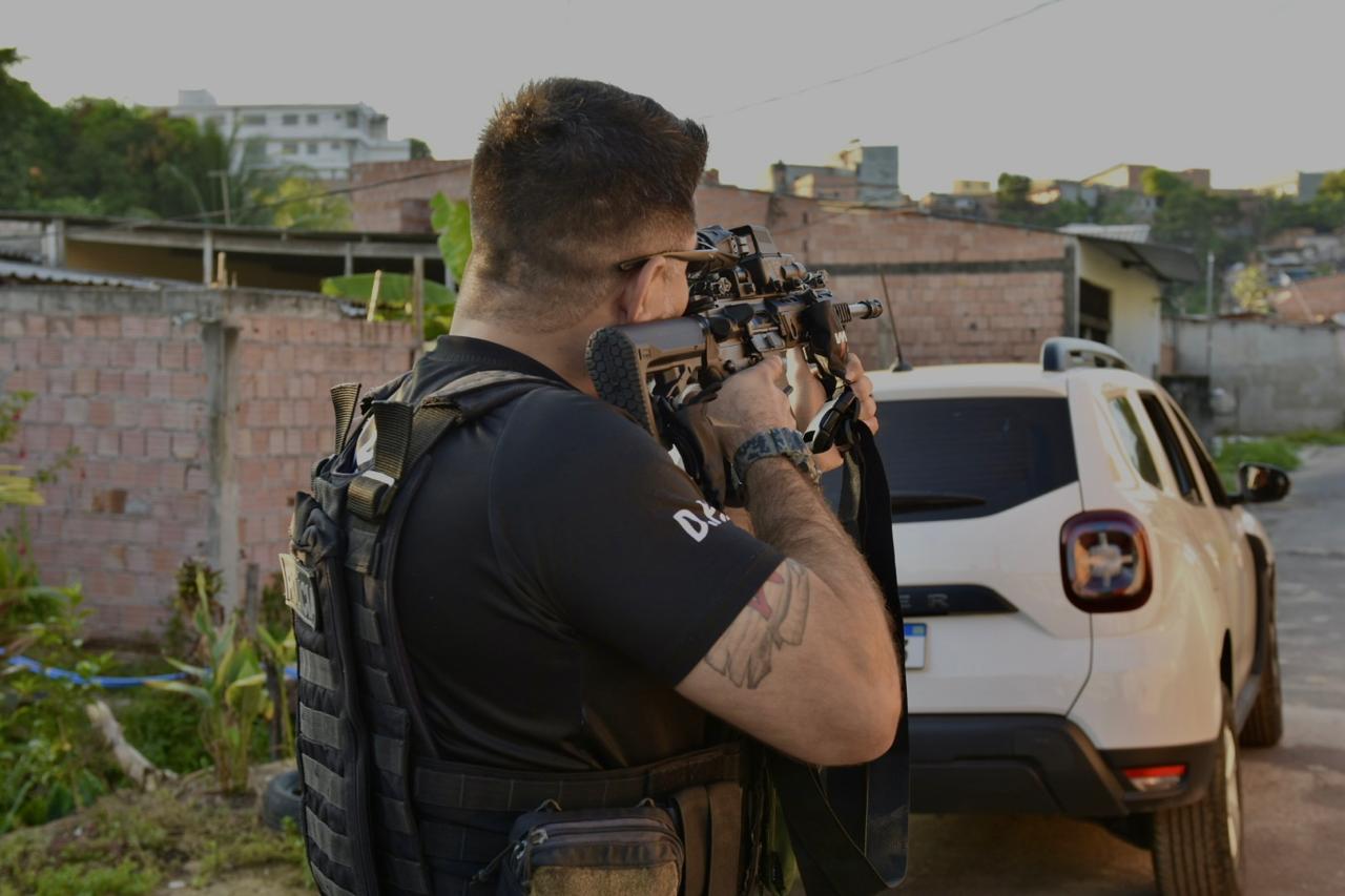 Polícia Civil deflagra Operação Raio e prende 21 membros de organizações criminosas no bairro Tarumã