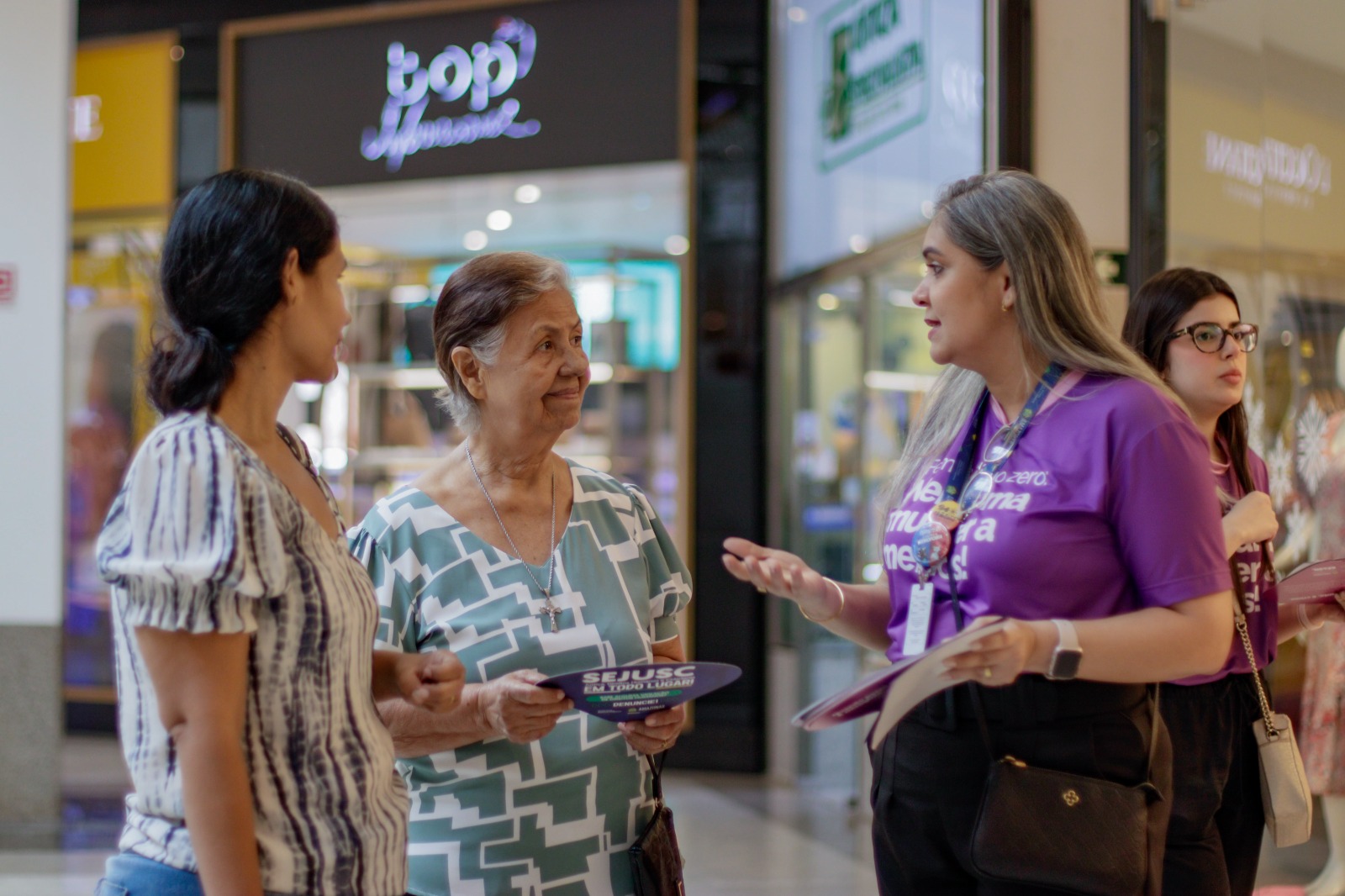 Sejusc oferece orientação jurídica e psicossocial no Amazonas Shopping