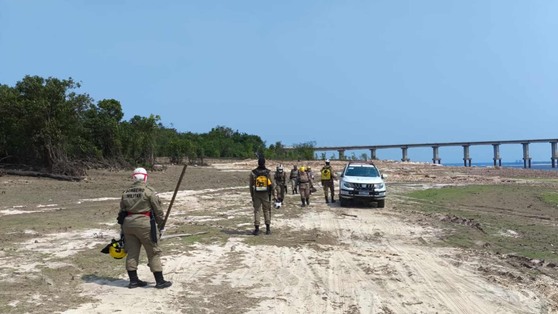 Corpo de Bombeiros monta força-tarefa para extinguir incêndio em Iranduba