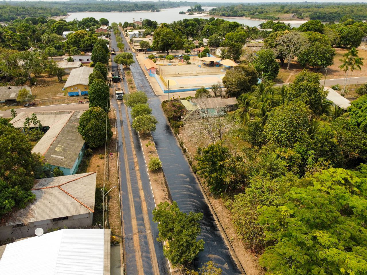 Governador Wilson Lima entrega títulos definitivos e destaca investimentos em infraestrutura para comunidades rurais de Parintins