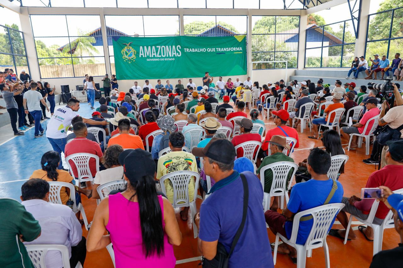 Governador Wilson Lima entrega títulos definitivos e destaca investimentos em infraestrutura para comunidades rurais de Parintins