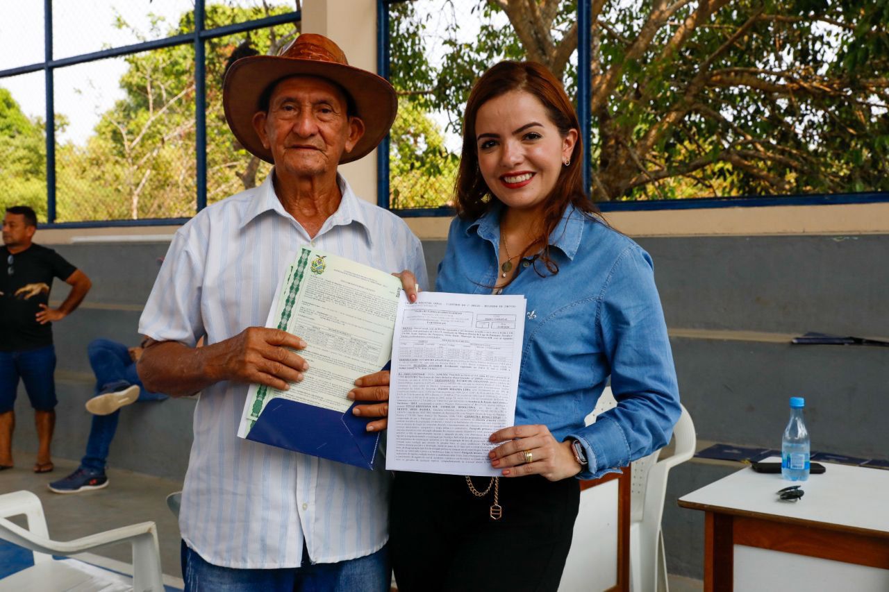 Governador Wilson Lima entrega títulos definitivos e destaca investimentos em infraestrutura para comunidades rurais de Parintins