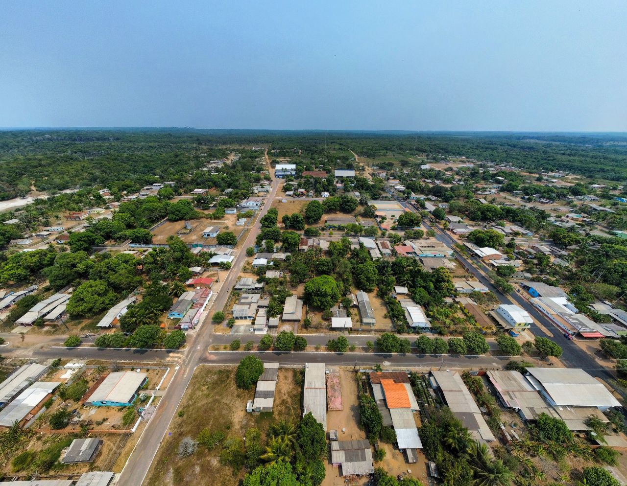 Governador Wilson Lima entrega títulos definitivos e destaca investimentos em infraestrutura para comunidades rurais de Parintins