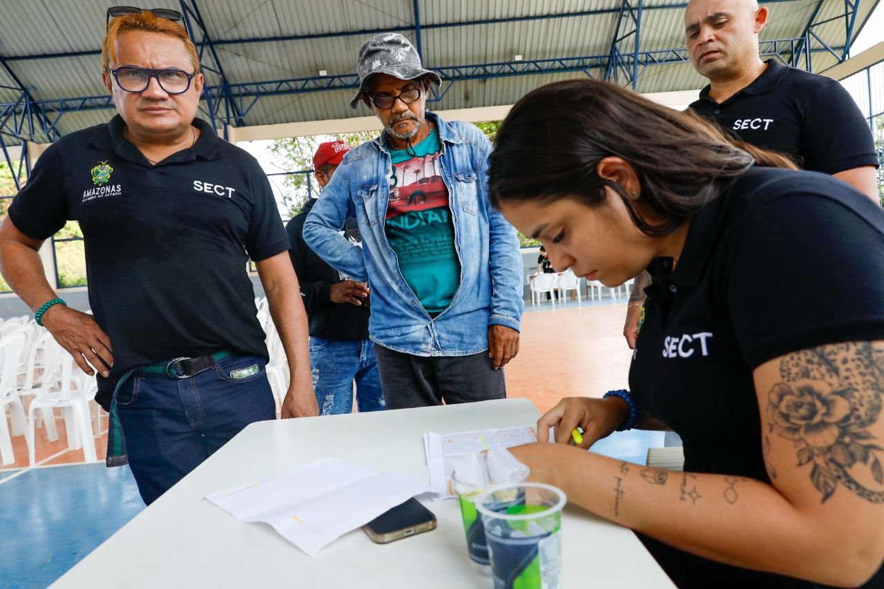 Governador Wilson Lima entrega títulos definitivos e destaca investimentos em infraestrutura para comunidades rurais de Parintins