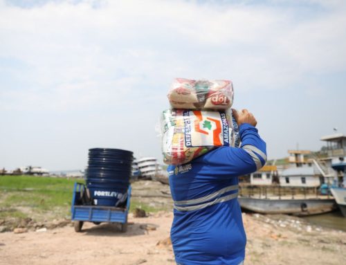 Governador Wilson Lima entrega 150 toneladas de ajuda humanitária para municípios afetados pela estiagem no Alto Solimões